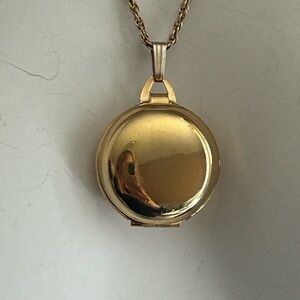 4/$100 Elegant Gold Locket Necklace 22 inches 💜